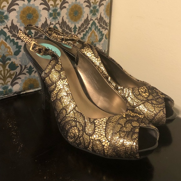 8.5 black and gold peep-toe heels - Picture 8 of 8